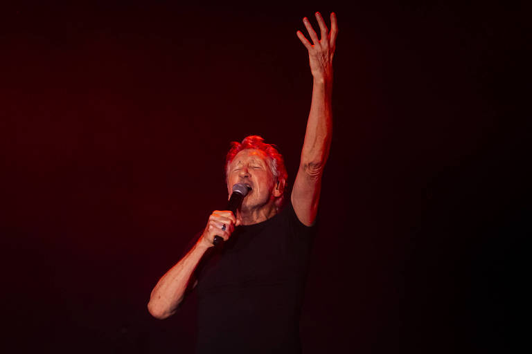 Roger Waters faz em SP show monumental, mas com parafernália visual