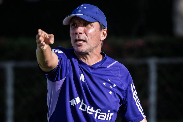   Zé Ricardo, ex-treinador do Cruzeiro, durante treino do clube em Belo Horizonte (MG)