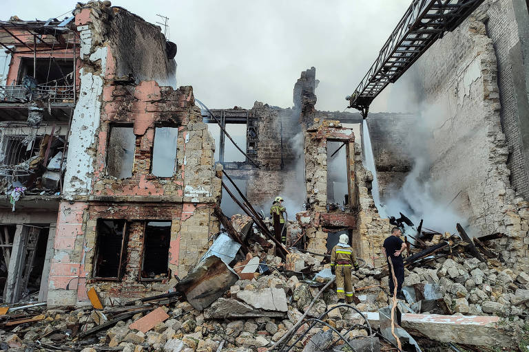 Ucrânia planeja reconstrução apesar de incertezas da guerra