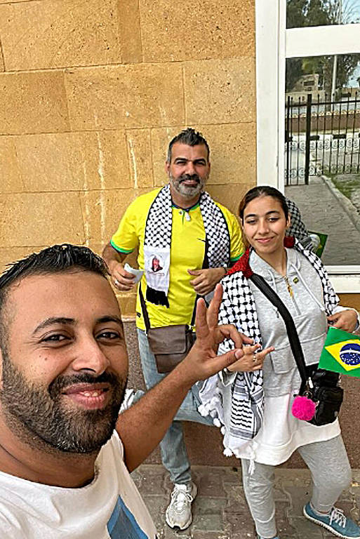 Rabee e outras pessoas do grupo momentos antes de deixarem Gaza; no sul, eles ficaram em duas casas: uma na cidade de Khan Younis e outra a um quilômetro da fronteira com o Egito