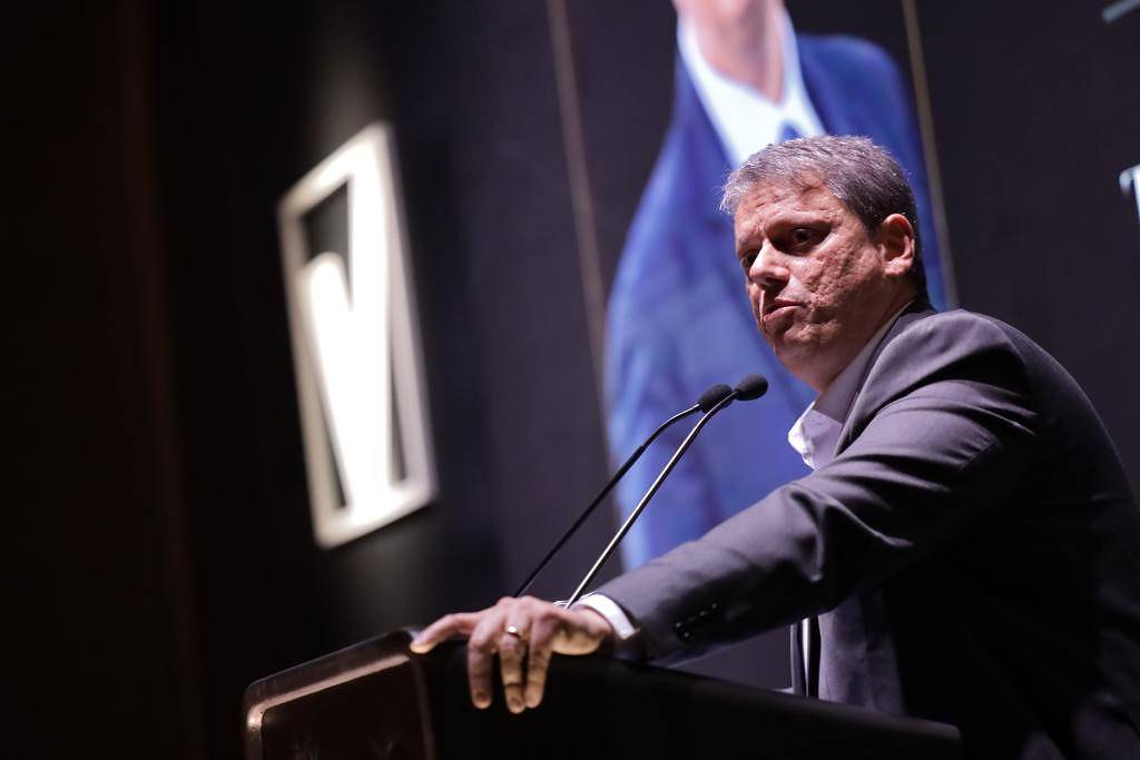 Tarcísio diz que reforma tributária do Senado é 'surreal' por incentivar guerra fiscal