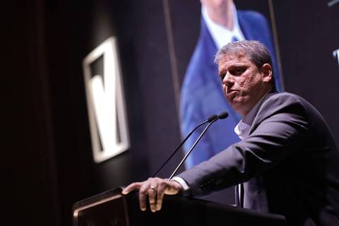 O governador de São Paulo, Tarcísio de Freitas, em evento do Grupo Voto
