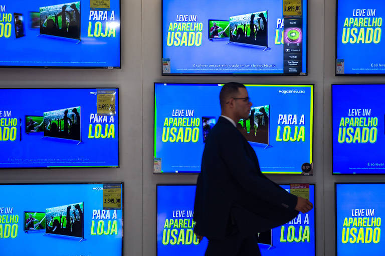 TVs à venda em loja do Magazine Luiza em São Paulo
