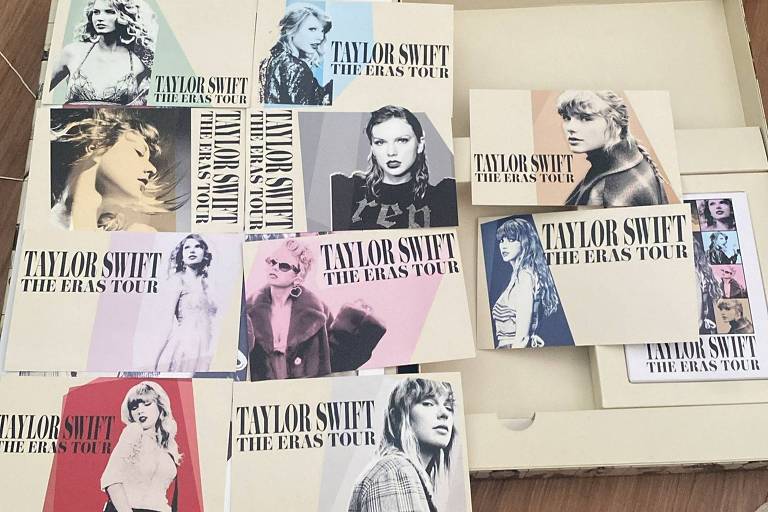 Cartões postais que estão no kit de quem comprou o pacote VIP para os shows de Taylor Swift