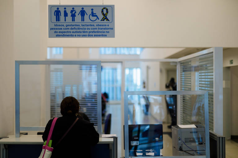 Aposentado tem direito a manter plano de saúde pela vida toda se pagou parte da mensalidade por dez anos ou mais; se o pagamento for inferior a dez anos, ele poderá manter o convênio pelo mesmo tempo que contribuiu