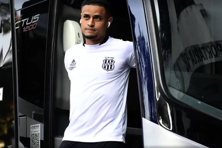 O atacante Éverton, da Ponte Preta