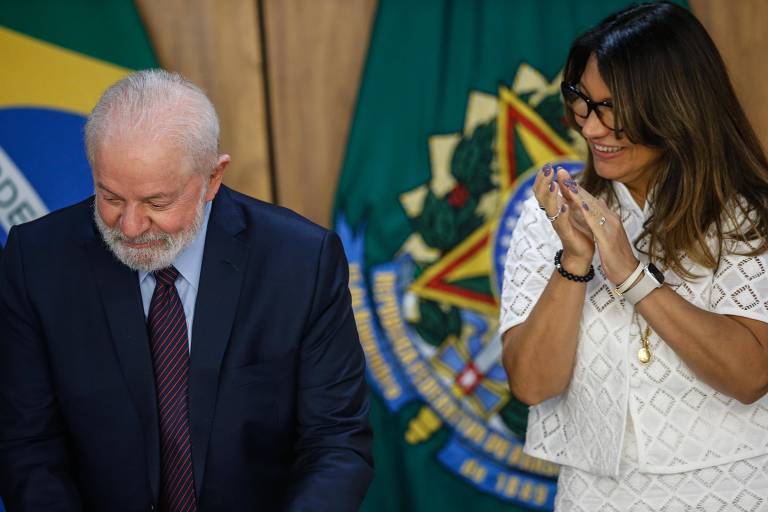 Votei no presidente Lula, mas não concordo com essa honraria, diz leitora sobre Janja