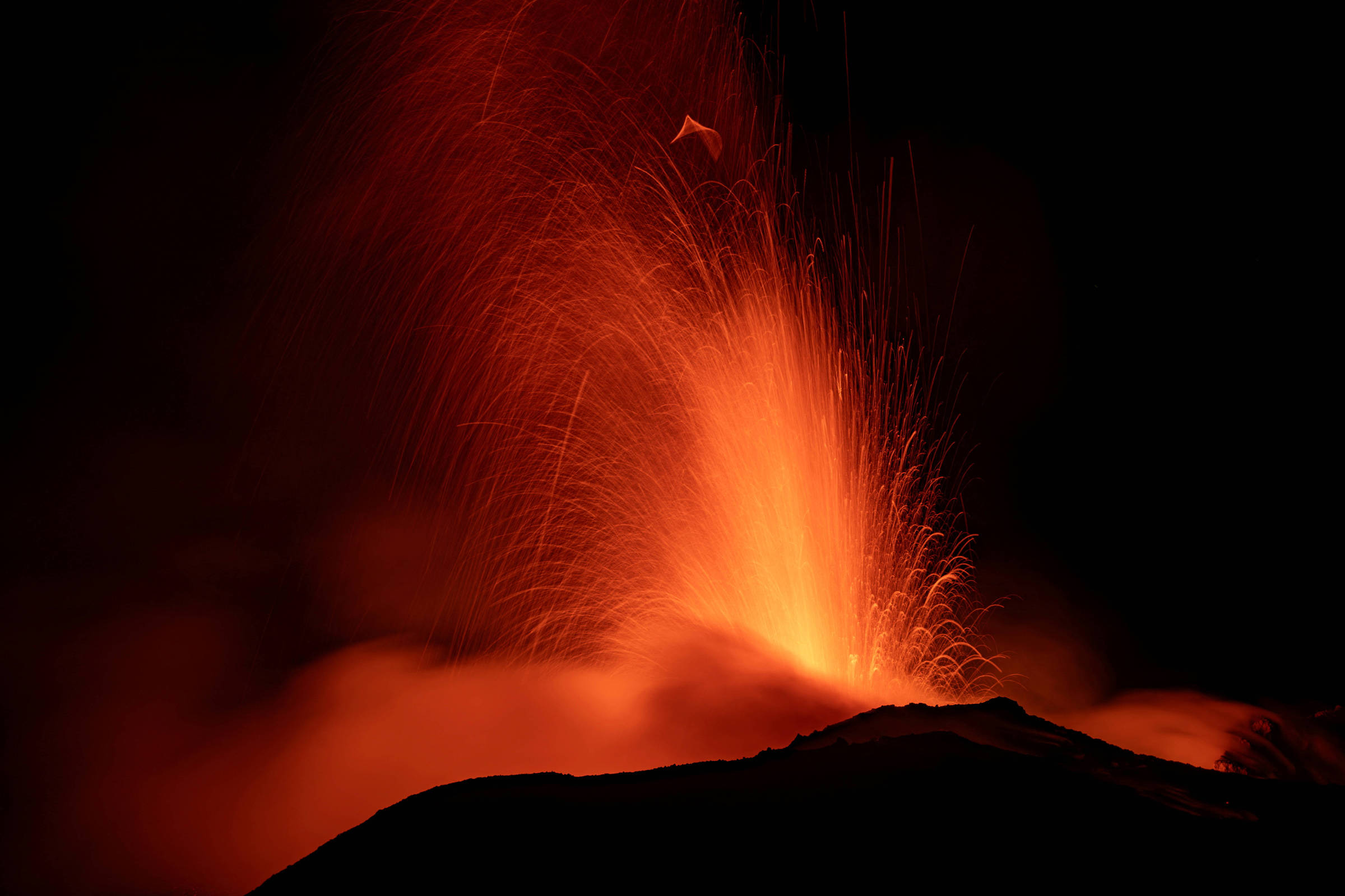 Why some volcanoes keep spewing lava – 11/14/2023 – Science