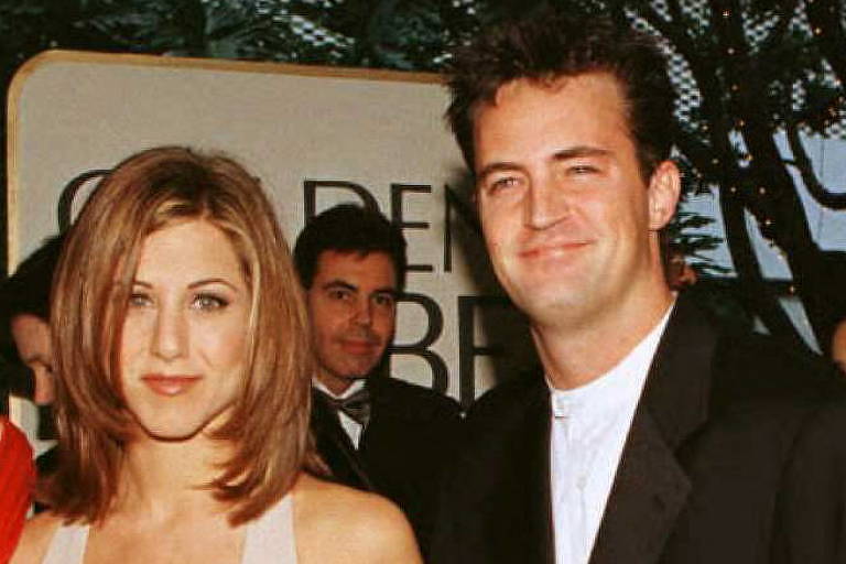 Alegre por ter amado muito alguém, diz Jennifer Aniston em homenagem a Matthew Perry