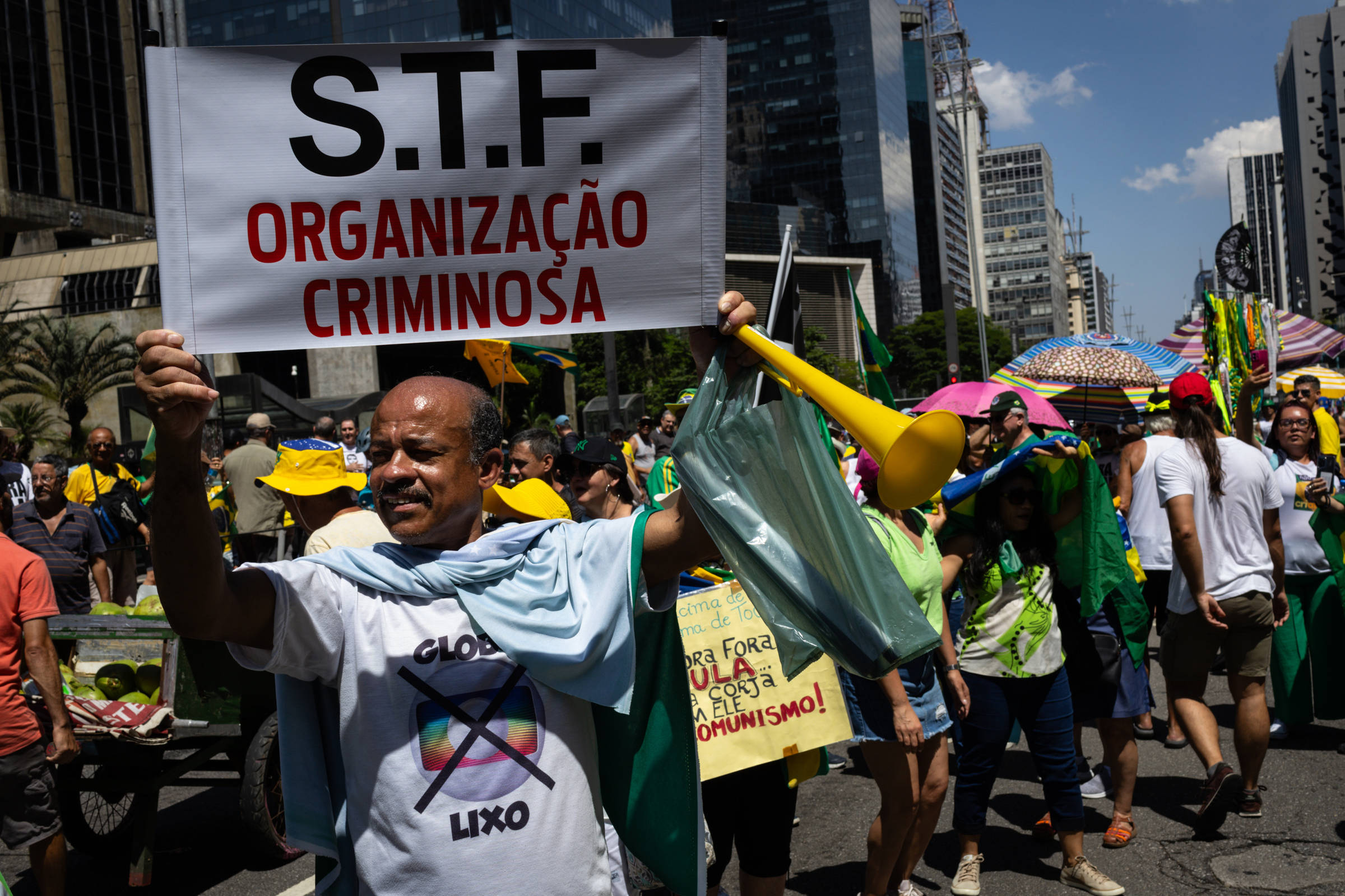 Travas para mobilização e medo pós 8/1 esvaziam atos no 15/11 um ano após boom em quartéis