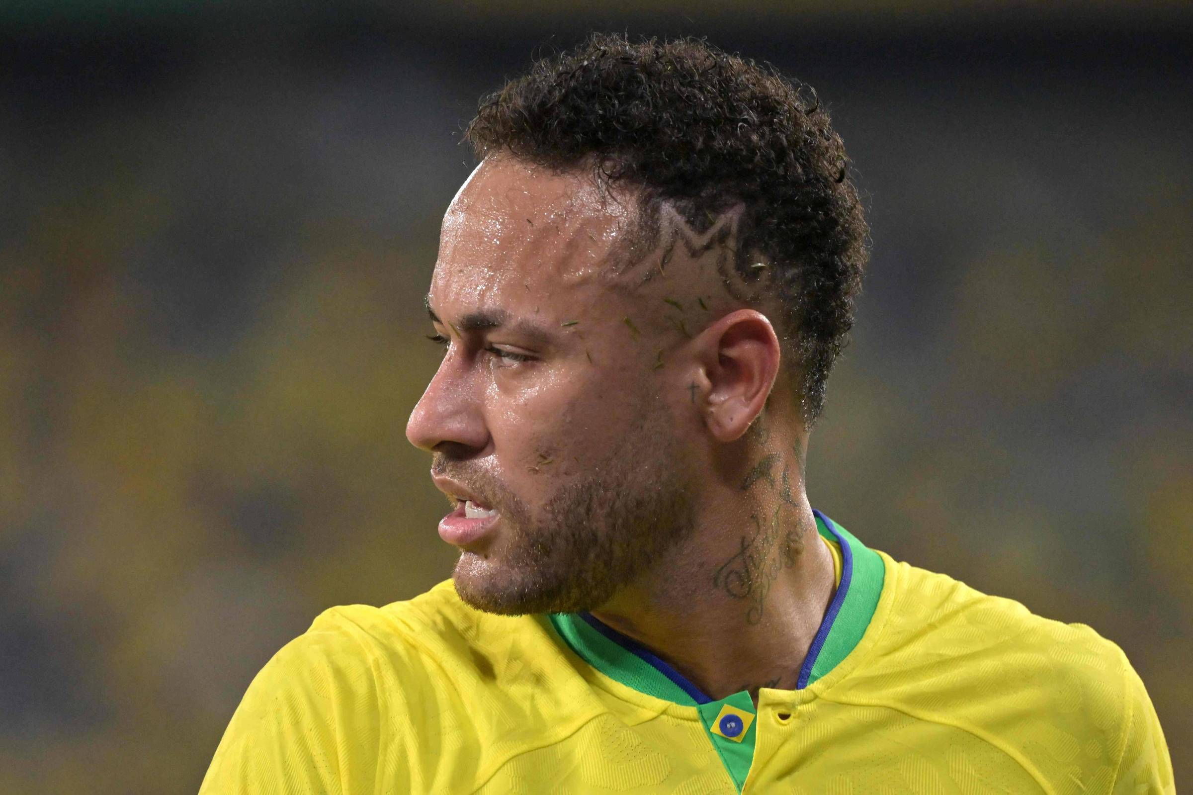 Koka - Ex-empregada doméstica de Neymar detalha demissão e