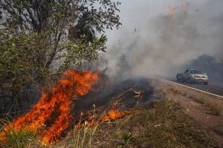 Pantanal enfrenta nova onda de incendios: Fogo e fumaca avancam para a  BR 262  a cerca de 80 km da Cidade de Miranda