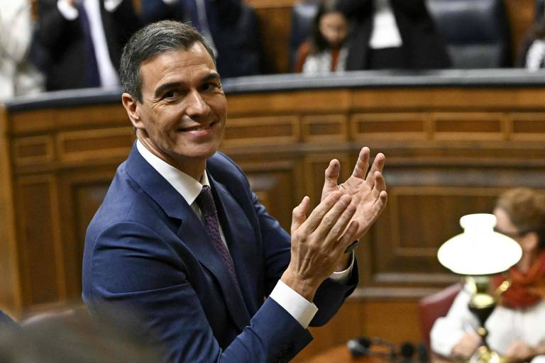 Pedro Sánchez é reeleito premiê da Espanha após fazer concessões a separatistas catalães
