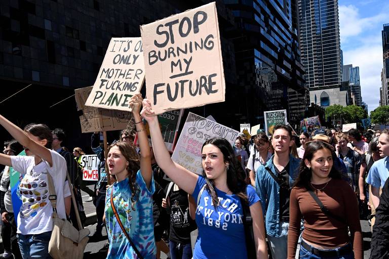 Estudantes fazem manifestação por preservação ambiental na Austrália; veja fotos de hoje