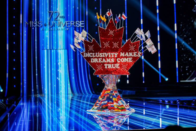 Miss Universo 2023: Mari Brechane desfila de arara-azul - 17/11