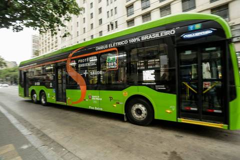 Um dos 50 ônibus elétricos que circulam com energia sustentável, sem emissão de poluentes, incorporados à frota municipal pela Prefeitura de São Paulo 