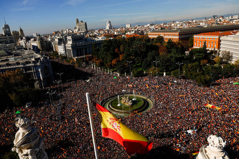 Milhares saem às ruas de Madri contra anistia de Sánchez a separatistas catalães