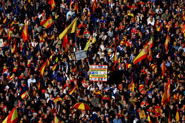Protesto em Madri contra a anistia a separatistas catalães