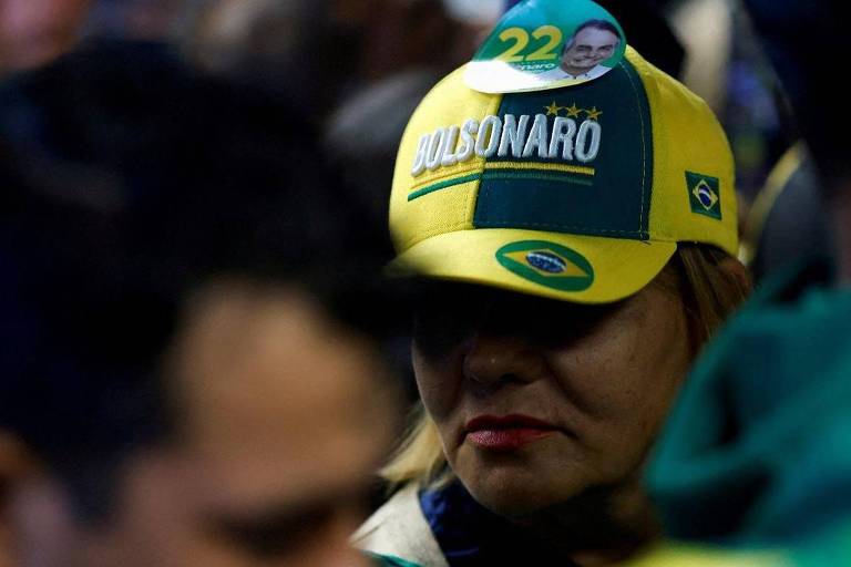 Eleitora com boné da campanha de Jair Bolsonaro
