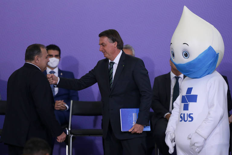Ministros pressionaram Bolsonaro em reunião a se vacinar contra Covid