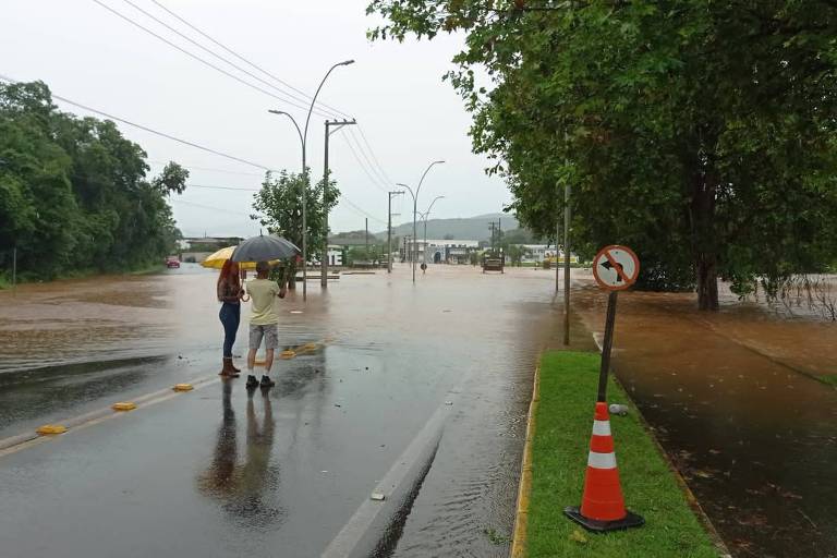 Enchente inunda área no município de Rolante, no Rio Grande do Sul