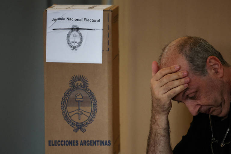 Aliados de Milei e de Massa denunciam problemas com cédulas de votação