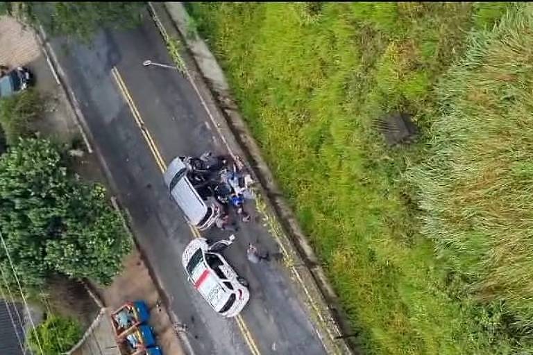 Adolescentes arrombam portão, furtam carro e são perseguidos por helicóptero em SP; veja vídeo