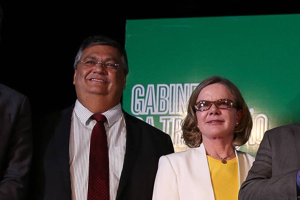 Gleisi, Dino e Felipe Neto engrossam onda de ataques contra jornalista