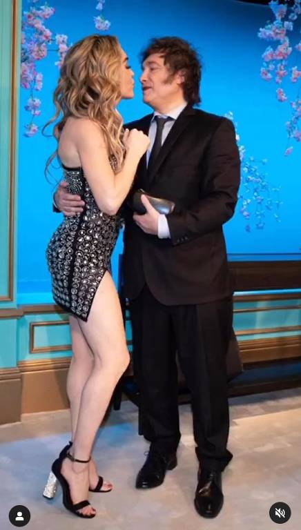 Assim como para seu namorado, as redes sociais são uma importante vitrine de Florez, que acumula mais de 500 mil seguidores no TikTok e 1,1 milhão no Instagram