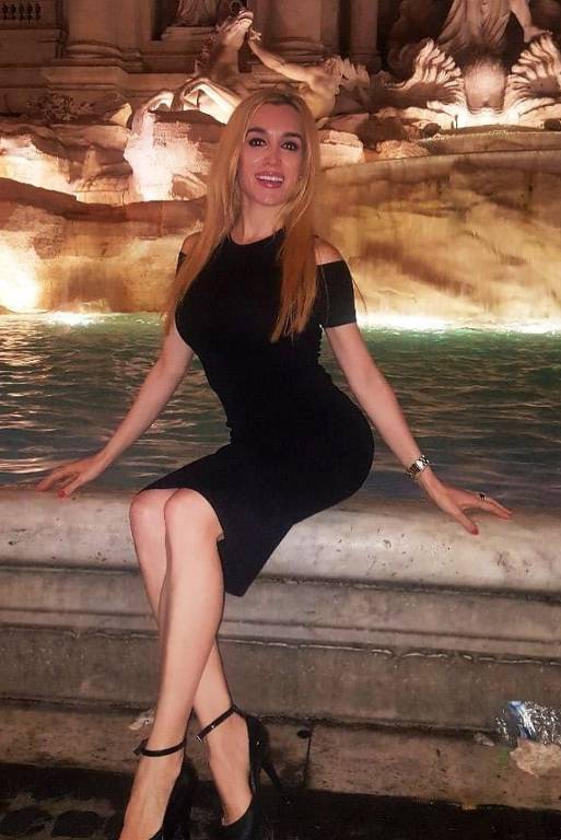 Após o encontro, eles começaram a trocar mensagens pelas redes sociais; na foto, Florez na Fontana di Trevi, em Roma, na Itália, em foto publicada em seu Instagram