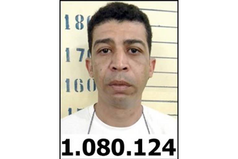 NOME: Edney Dos Santos Neris
APELIDO: desconhecido
HISTÓRICO: suspeito de tráfico internacional de drogas, via portos. Alvo de denúncias do MPF na operação "Brabo" sob a suspeita de enviar drogas da Bolívia e Colômbia para portos da Itália, Rússia, Bélgica, Espanha e Inglaterra. Condenado a 18 anos.
DATA DA SOLTURA: 16/03/2022
COMO: por excesso de prazo por alvará de soltura expedido por juiz
SITUAÇÃO ATUAL: em liberdade
DEFESA: A defesa foi procurada pela reportagem, mas não respondeu