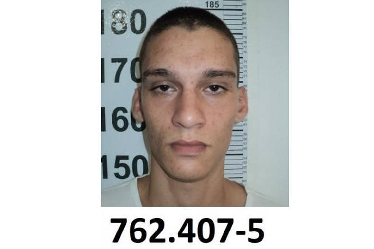 NOME: Jorge Iuri De Jesus Soares
APELIDO: Alemão, Orelha
HISTÓRICO: saiu da prisão em novembro de 2018 após cumprir 6 anos e 10 meses de prisão. Em abril de 2019, foi sob a suspeita de participar do homicídio de seis pessoas no chamado "tribunal do crime". Também é suspeito de atuar no tráfico na região do Capão Redondo.
DATA DA SOLTURA: 01/04/2021
COMO: teve revogada da prisão preventiva, por não "preencher os requisitos" previstos para esse tipo de decisão.
SITUAÇÃO ATUAL: em liberdade
DEFESA: A defesa foi procurada pela reportagem, mas não respondeu