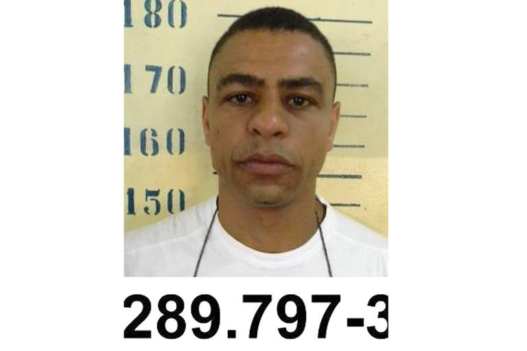 NOME: Alecsandro Dias de Araújo
APELIDO: Xande
HISTÓRICO: Apontado como integrante de quadrilha ligada ao tráfico de drogas e responde a dois inquéritos pelo crime
DATA DA SOLTURA: 27/01/2021
COMO: por excesso de prazo da prisão preventiva, conforme determinação da Justiça
SITUAÇÃO ATUAL: em liberdade
DEFESA: O advogado Richard Bernardes informou que Alecsandro Dias de Araújo "jamais pertenceu a qualquer organização criminosa", e foi absolvido de uma condenação de mais de 10 anos. "Infelizmente utilizam de antecedentes criminais para entrelaçar seu nome com o crime organizado", disse.