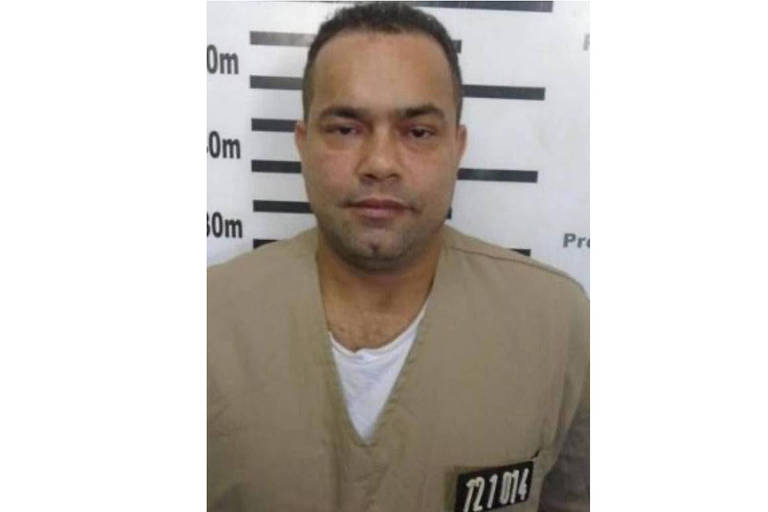 NOME: Leonardo Vinci Alves de Lima
APELIDO: Batatinha
HISTÓRICO: Considerado pela polícia como importante chefe do PCC, Lima foi flagrado com 2 kg de cocaína por policiais militares em agosto de 2019. Por esse crime, foi condenado a mais de 10 anos de prisão e estava cumprindo pena na P2 de Venceslau, reduto do PCC.
DATA DA SOLTURA: 7/06/2023
COMO: o ministro Sebastião Reis Júnior, do STJ, mandou soltar o suspeito por considerar a abordagem da PM ilegal porque ele demonstrou nervosismo ao ver a viatura da Rota
SITUAÇÃO ATUAL: em liberdade
DEFESA: Não quis comentar.
