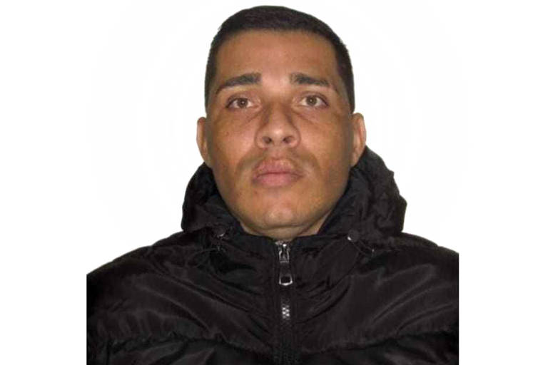 NOME: Sidney Rodrigo Aparecido Piovesan
APELIDO: o "El Sid"
HISTÓRICO: É suspeito de tentativa de assassinato de policiais militares e, ainda, tráfico de drogas e organização criminosa. Em março deste, ele teve nova prisão decretada a pedido da Polícia Federal sob a suspeita de participação no plano de sequestro do senador Sergio Moro (União Brasil-PR), ex-juiz da Lava Jato.
DATA DA SOLTURA: 26/08/2022
COMO: Soltura indevida falha de funcionários públicos
SITUAÇÃO ATUAL: Foragido
DEFESA: A defesa foi procurada pela reportagem, mas não respondeu