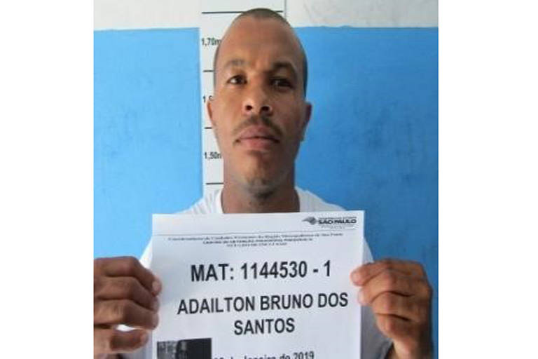 NOME: Adailton Bruno dos Santos
APELIDO: desconhecido
HISTÓRICO: Com mais sete comparsas armados de fuzis, Santos tentou roubar uma empresa administradora de cofres na zona sul na capital. Houve troca de tiros com a PM em perseguição que percorreu cerca de 10 km. Dois pedestres foram atingidos por balas perdidas.
DATA DA SOLTURA: 17/03/2020
COMO: prisão preventiva revogada pela Justiça
SITUAÇÃO ATUAL: em liberdade
DEFESA: O advogado Iranildo Silva Alves Brasil informou que o acusado não pertence a nenhuma facção criminosa, e foi condenado por roubo.