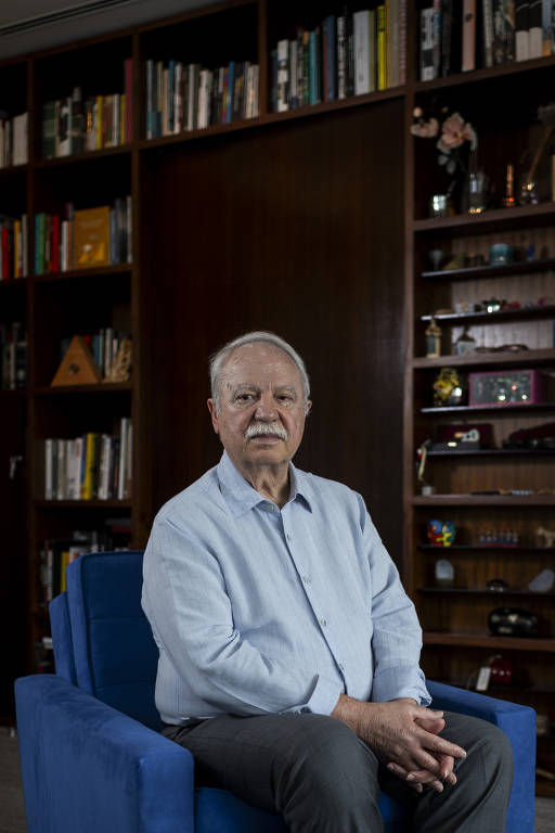 Luiz Deoclecio Massaro Galina, de 79 anos, nasceu em Serra Negra (SP), formou-se em economia e se especializou em educação em saúde pública