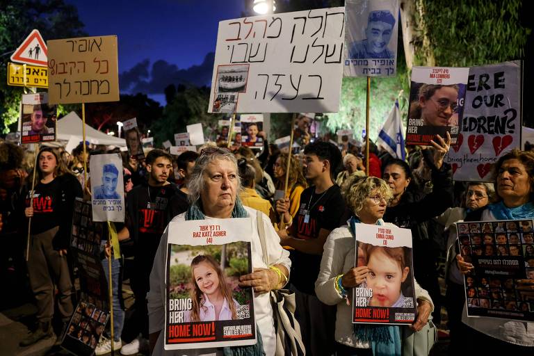 Manifestantes pedem soltura de reféns em ato na cidade de Tel Aviv