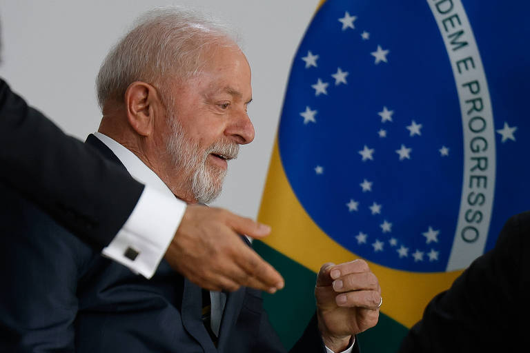 Lula condecora embaixador da Palestina em meio à guerra do Hamas contra Israel