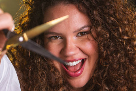 Grazi Gonçalves, cabeleireira especializada em cabelos cacheados e no corte big chop.
( Foto: JRM.Fotox/ Divulgação )