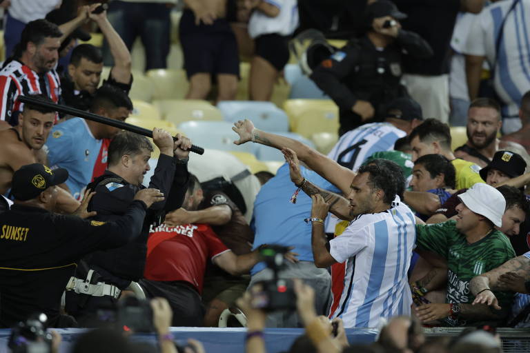 Briga nas arquibancadas do Maracanã antes do duelo entre Brasil e Argentina