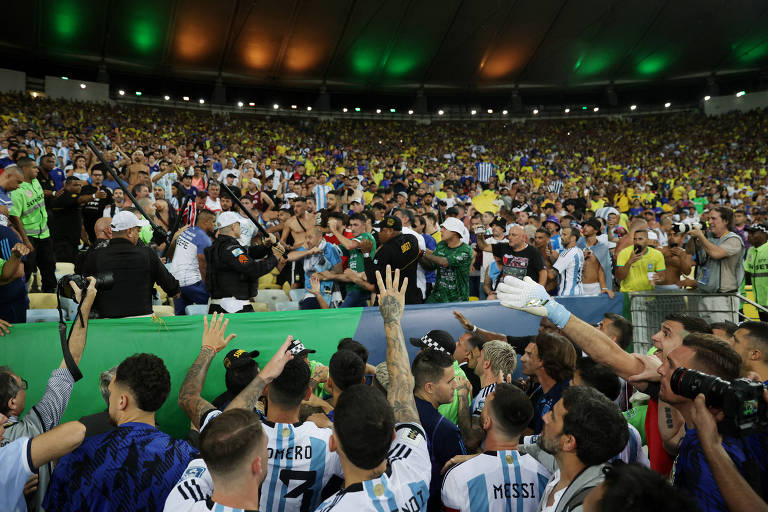 Briga entre torcedores de Brasil e Argentina atrasa início de jogo no  Maracanã