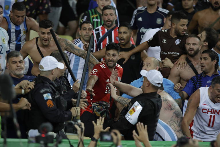 Argentina vence e agrava crise do Brasil em jogo marcado por briga no  Maracanã