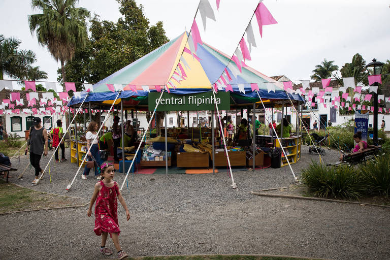 Tradicional tenda da Flipinha, na Flip de 2022, em Paraty