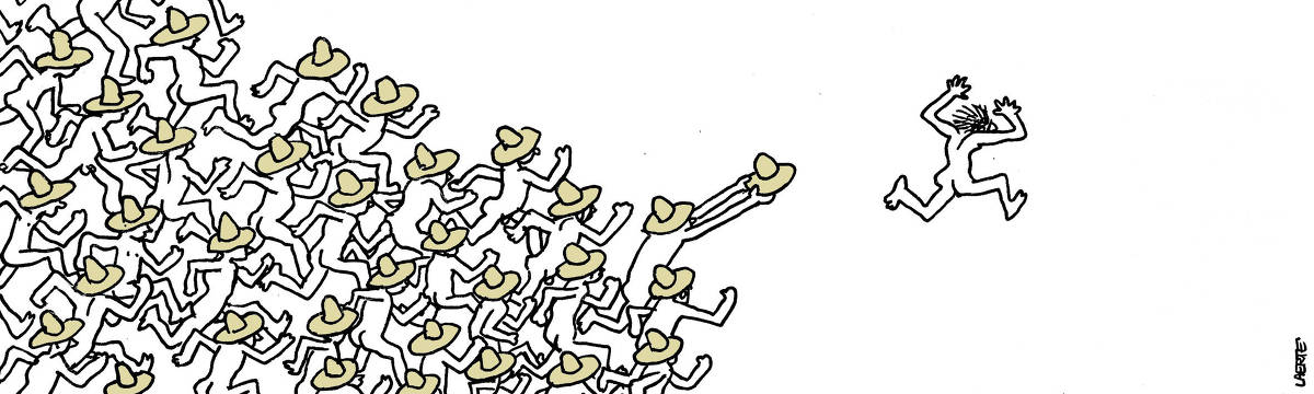 Na tira de Laerte, em uma única imagem, uma multidão de pessoas, peladas mas vestindo um chapéu, idêntico para todas, correm atrás de uma outra pessoa, pelada como elas mas sem chapéu, que foge agitando as mãos. A pessoa à frente da multidão estica as mãos em direção à fugitiva, segurando um chapéu como os de todo mundo.