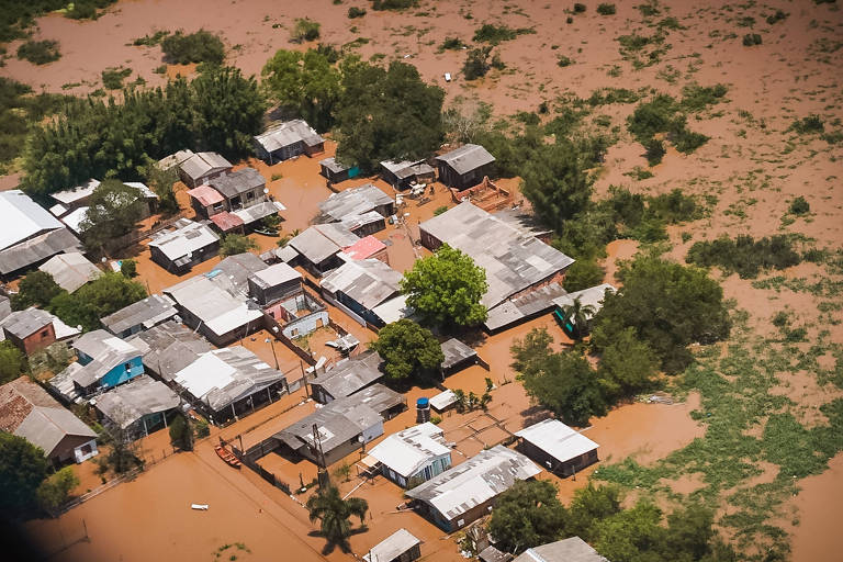 Rio Grande do Sul tem 29 mil fora de casa, e Defesa Civil alerta para inundação do Guaíba