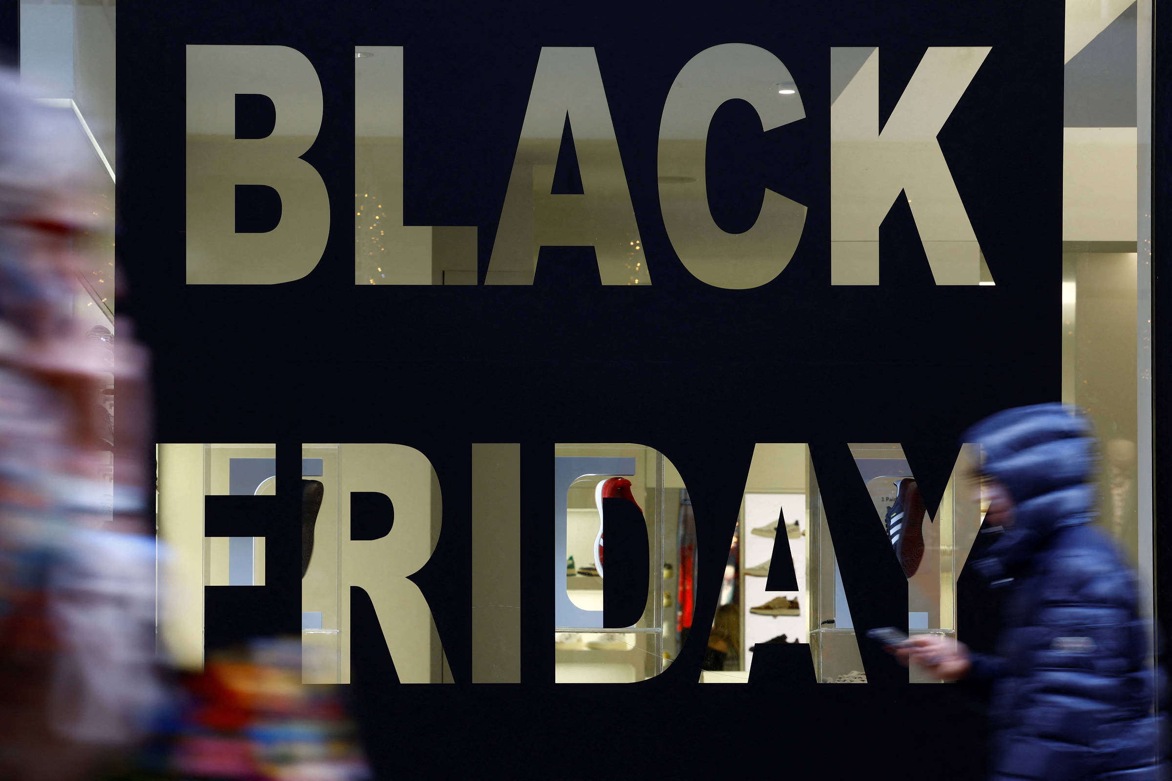Black Friday: Americanas tem ofertas com até 80% de desconto e 50% de  cashback