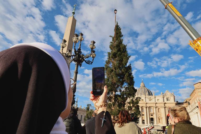 Vaticano instala árvore de Natal; veja fotos de hoje