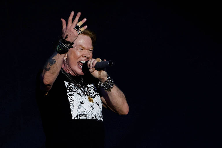 Axl Rose, vocalista do Guns N' Roses, nega acusações de agressão sexual a modelo
