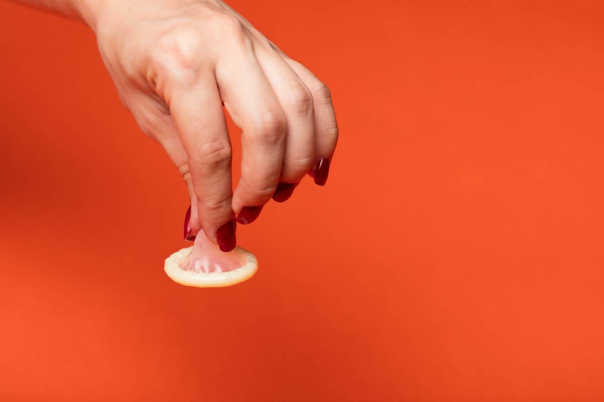 Homens em relações estáveis usam menos preservativo, aponta estudo